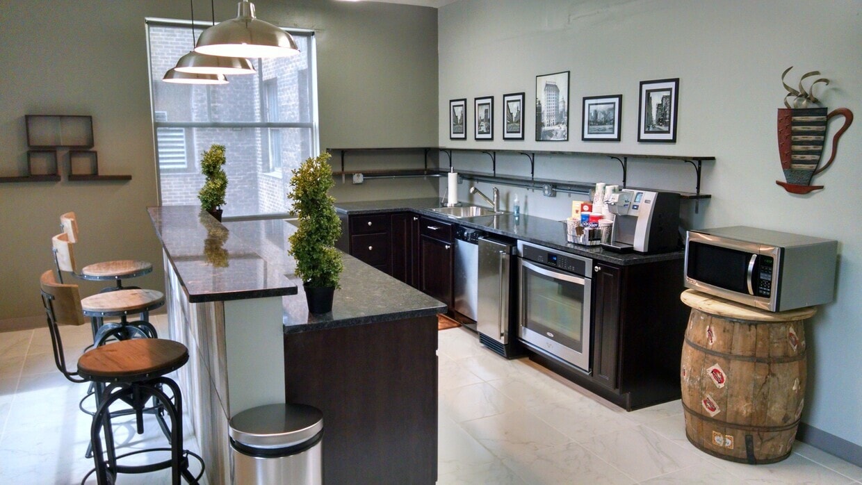 815 E Superior Ave, Cleveland, OH for lease Interior Photo- Image 1 of 6