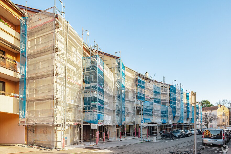 Retail in Lyon for sale - Building Photo - Image 2 of 2