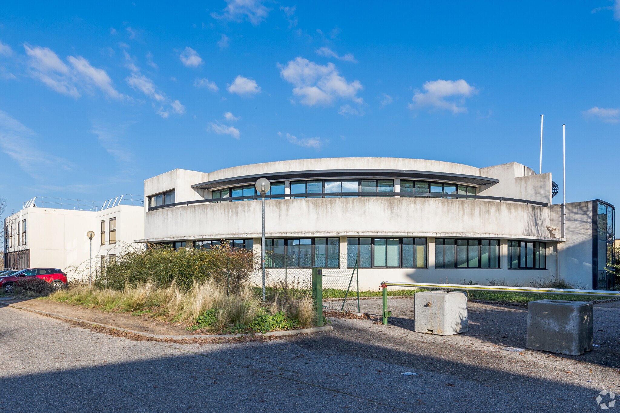 980 Rue Andre Ampere, Aix-en-Provence for lease Primary Photo- Image 1 of 4