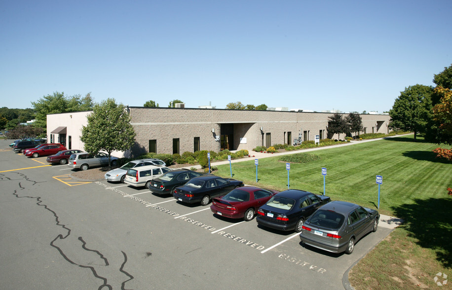 29-35 Griffin Rd S, Bloomfield, CT for lease - Primary Photo - Image 1 of 8