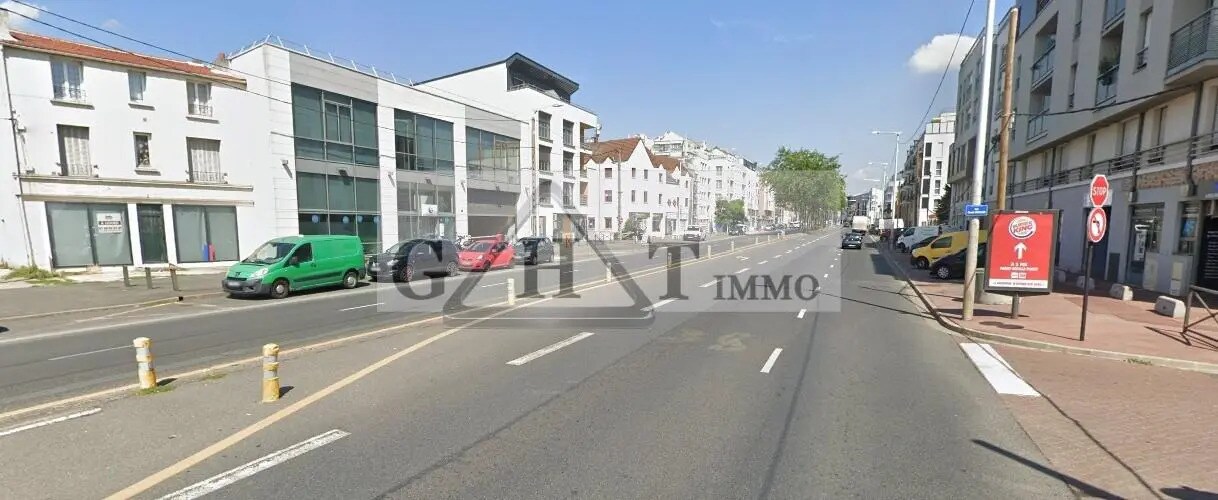 Retail in Juvisy-sur-Orge for lease Building Photo- Image 1 of 4