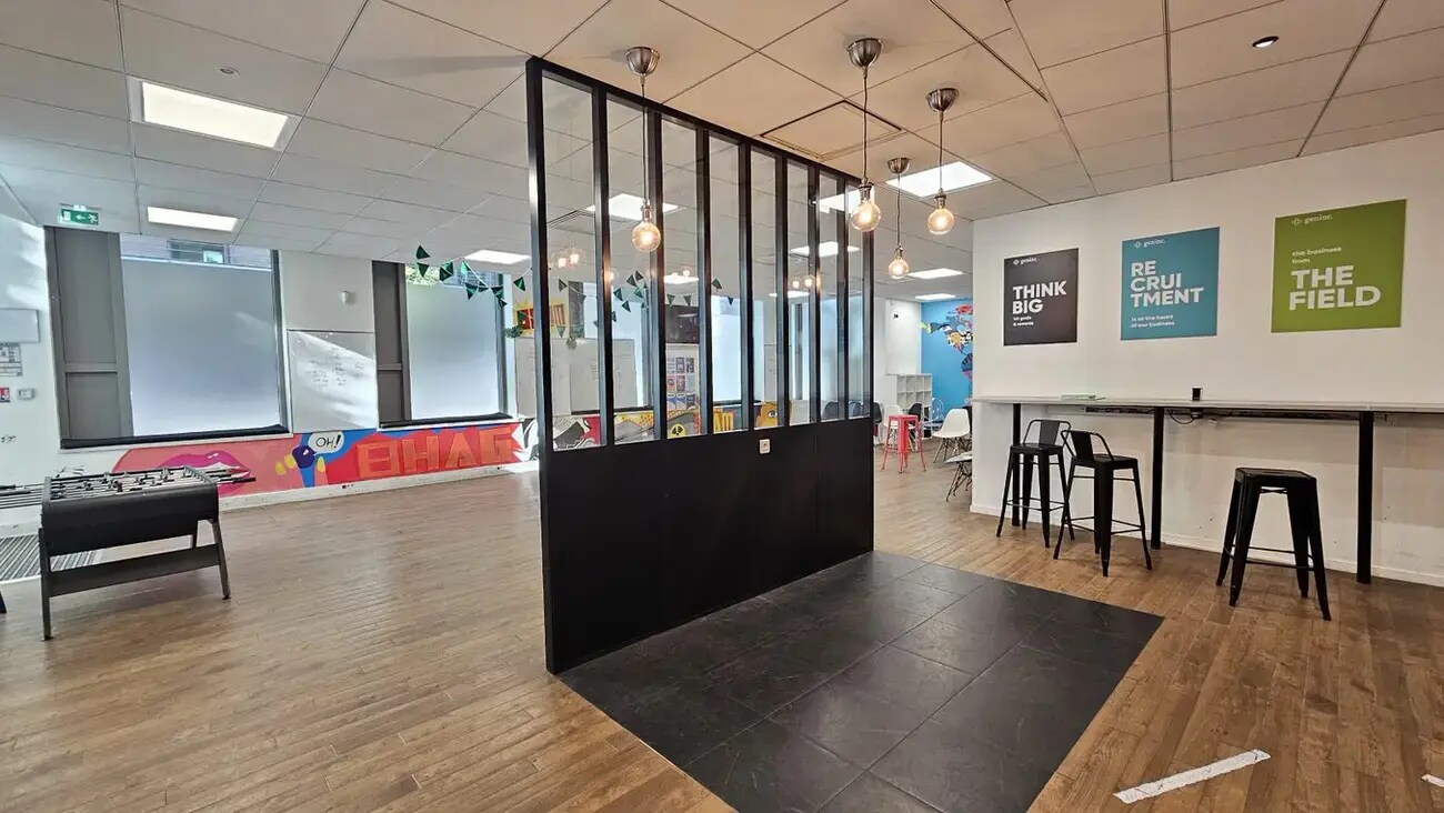 Office in Montreuil for lease Interior Photo- Image 1 of 9