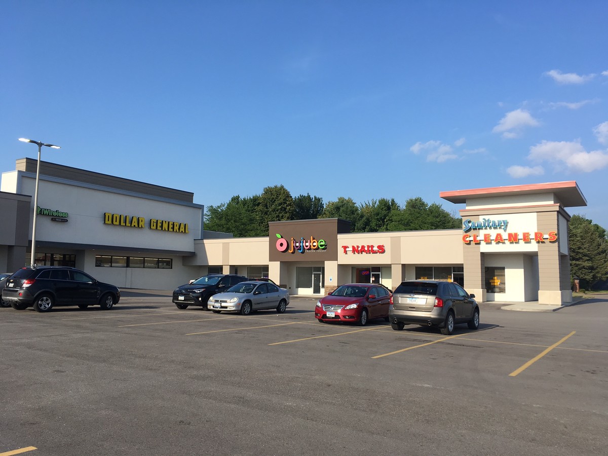 2150 E Kimberly Rd, Davenport, IA 52807