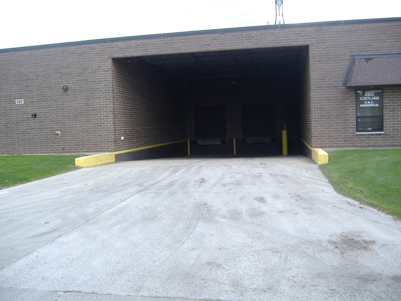 260 Cortland Ave, Lombard, IL for lease - Building Photo - Image 3 of 9