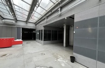 57 Esplanade Du Général De Gaulle, Puteaux for lease Interior Photo- Image 2 of 6