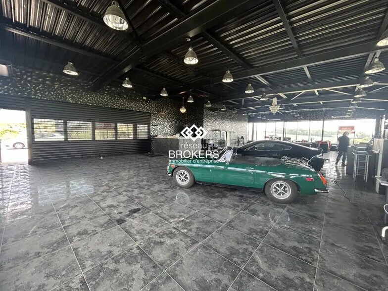 Retail in L'ISLE-JOURDAIN for lease - Building Photo - Image 2 of 10