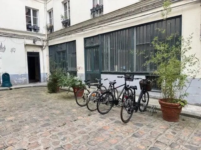 Location Commerce 240 m² - Photo 1