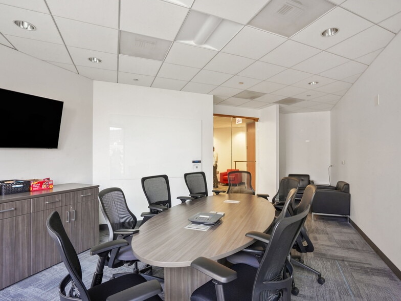 55 W Wacker Condo Portfolio portfolio of 5 properties for sale on LoopNet.com - Interior Photo - Image 2 of 18