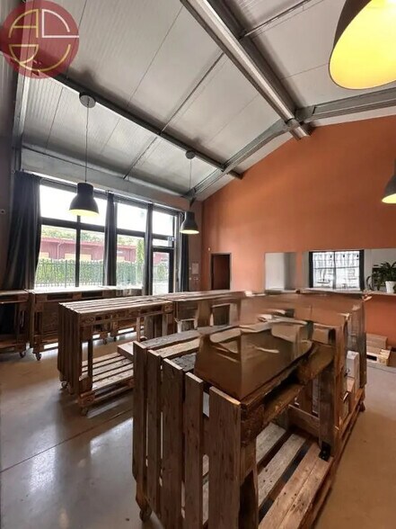 Industrial in Toulouse for sale - Interior Photo - Image 1 of 6