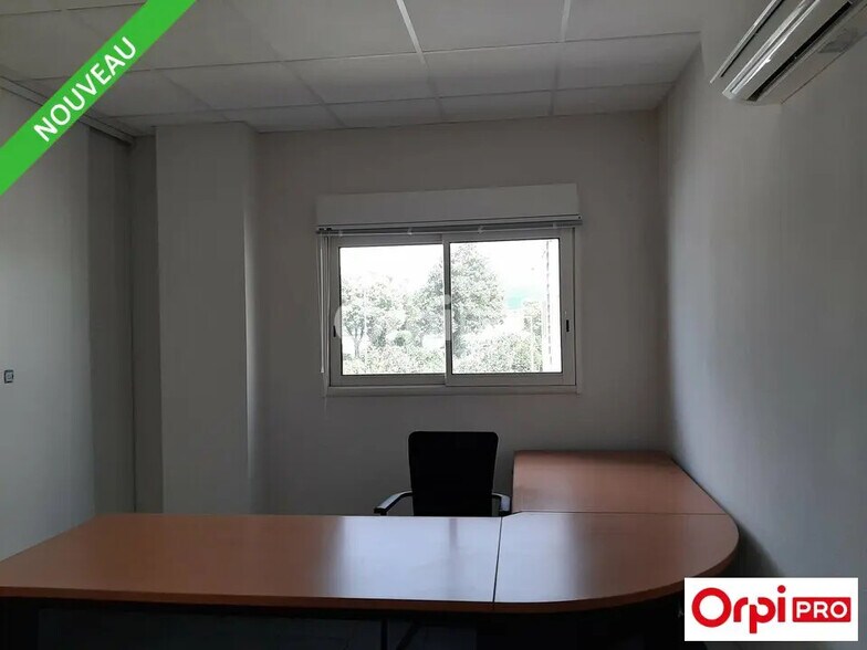 Office in Valence for lease - Interior Photo - Image 2 of 8