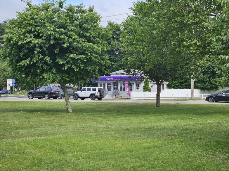 722 Tiogue Ave, Coventry, RI for sale - Building Photo - Image 1 of 3