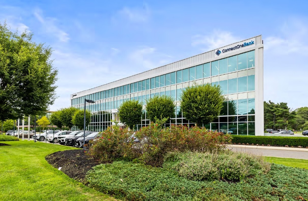 275 Broadhollow Rd, Melville, NY for lease Interior Photo- Image 1 of 5