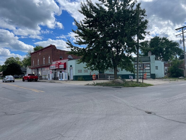 495 North Ave, Berville, MI 48002