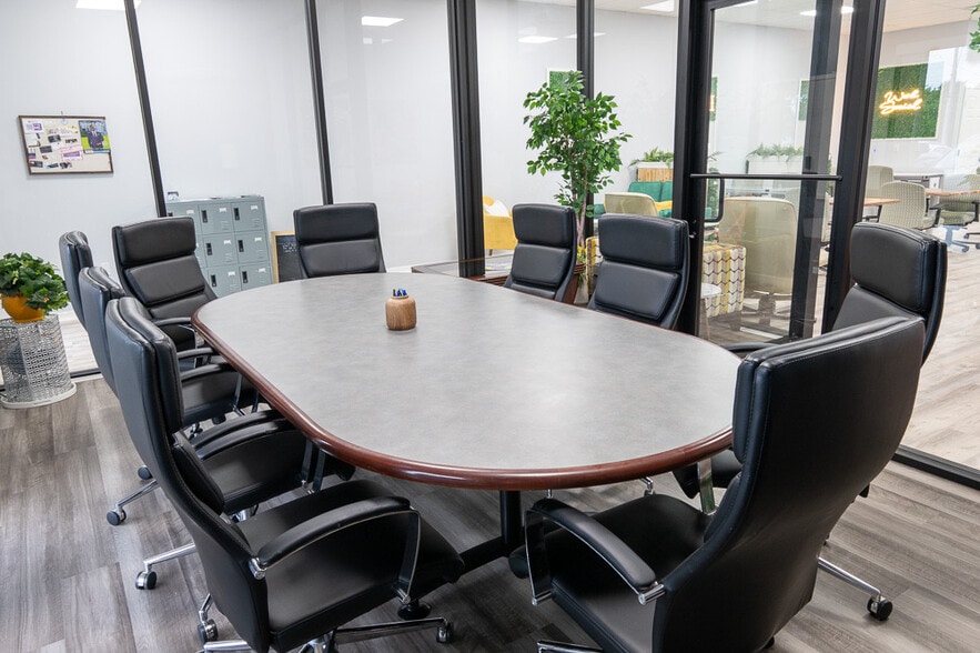 642 660 SW Port St Lucie Blvd - 642 660 SW Port St Lucie Blvd Port Saint Lucie FL Building Photo 3 Large 