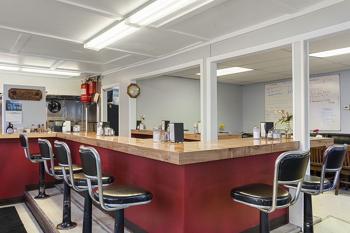 466 Electric Ave, Lunenburg, MA 01462