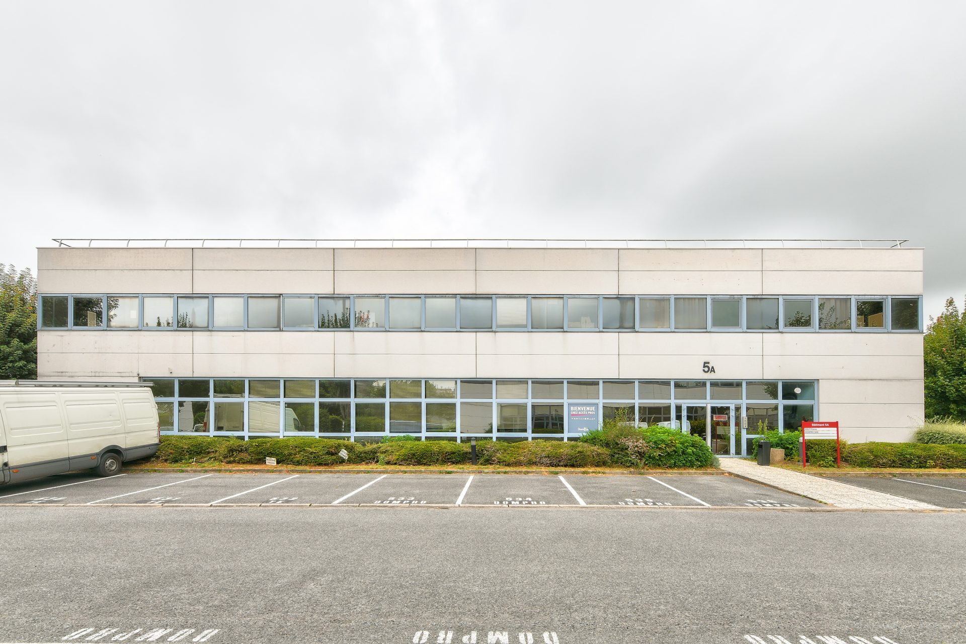 Flex in Roissy-en-France for lease Primary Photo- Image 1 of 2