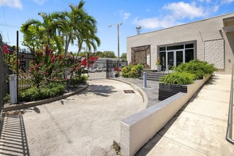 255-275 NE 59th St, Miami, FL for lease Building Photo- Image 2 of 21