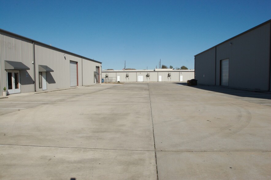 3315 Spring Cypress Rd, Spring, TX for sale - Building Photo - Image 1 of 1