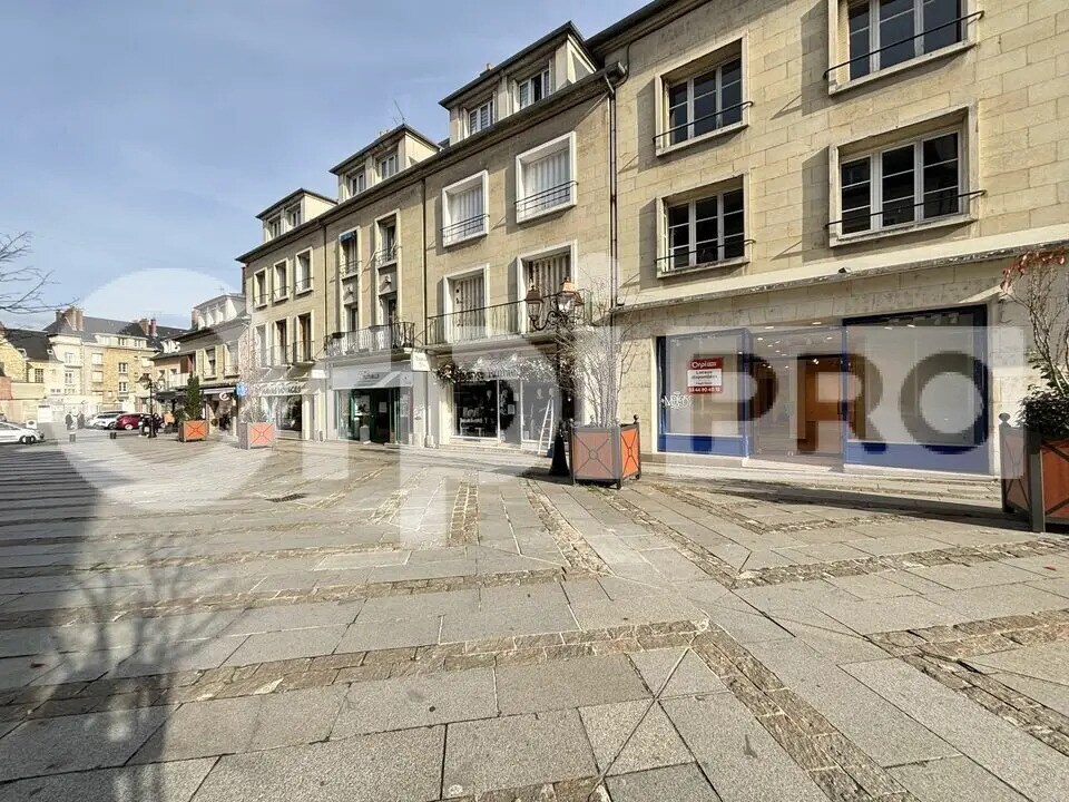 Retail in Compiègne for lease Building Photo- Image 1 of 6