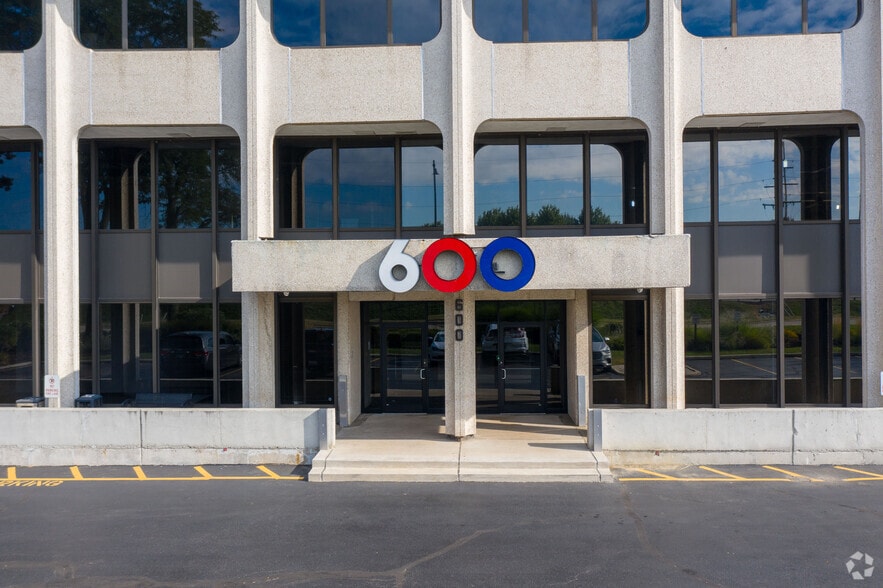 600 22nd St, Oak Brook, IL for lease - Building Photo - Image 3 of 5