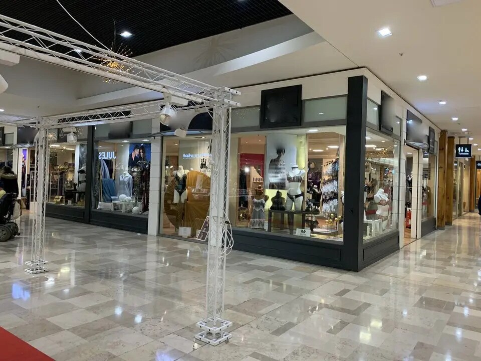 Retail in Avignon for lease Building Photo- Image 1 of 6