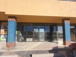 5200 N Mesa St, El Paso, TX for lease Interior Photo- Image 1 of 14