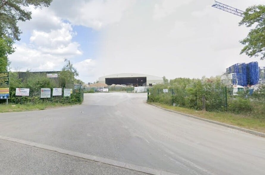 Deans Copse Road, Theale for lease - Primary Photo - Image 1 of 2