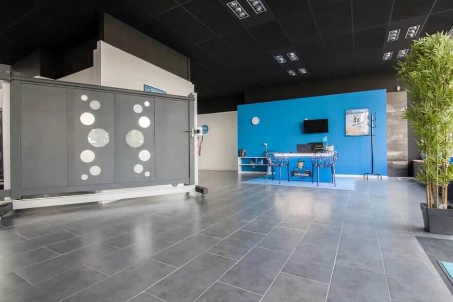 Retail in Pau for lease - Interior Photo - Image 3 of 9