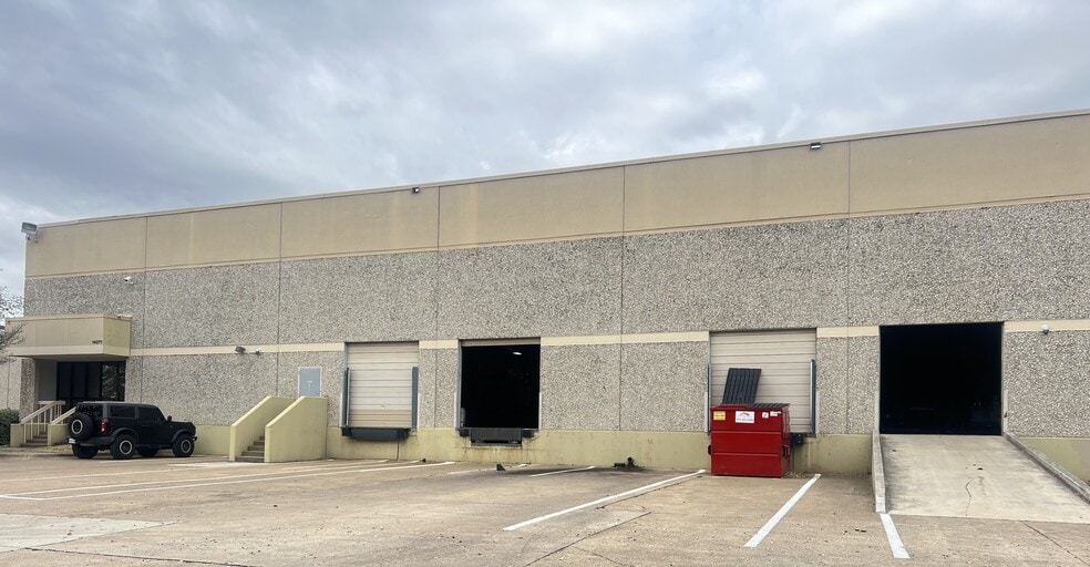 14271-14277 Welch Rd, Farmers Branch, TX for lease - Primary Photo - Image 1 of 3