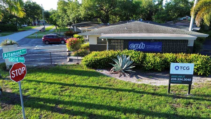 2216/2220 Altamont Ave, Fort Myers, FL for lease - Building Photo - Image 2 of 5