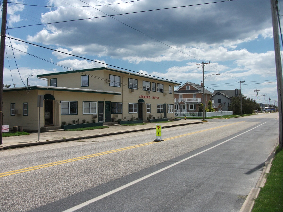 513 S Commonwealth Ave, Strathmere, NJ 08248