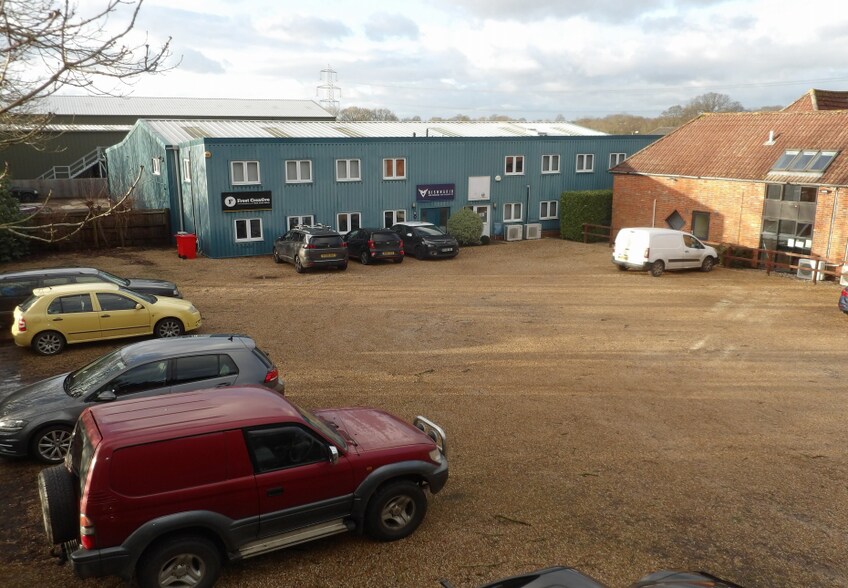 Clewers Hl, Waltham Chase for sale - Building Photo - Image 1 of 1