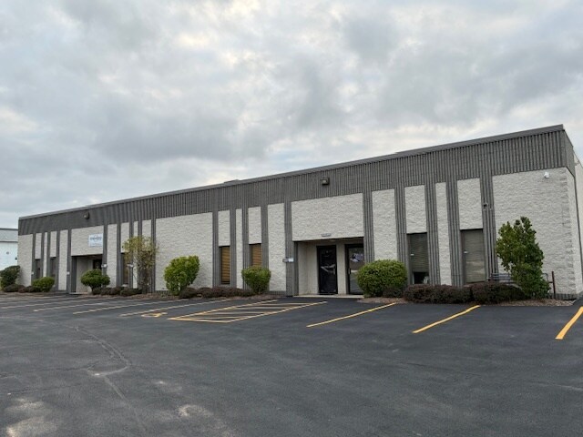 W226N781 Eastmound Dr, Waukesha, WI for lease Building Photo- Image 1 of 6