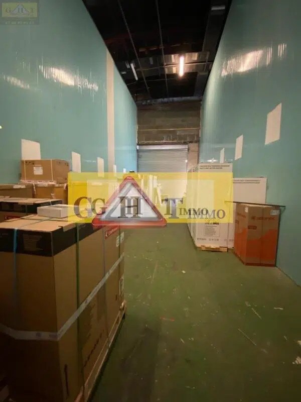 Industrial in Saint-Germain-lès-Arpajon for lease Interior Photo- Image 1 of 2