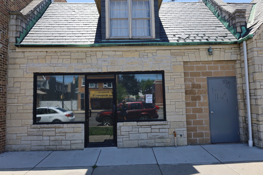 5247 W Fullerton Ave, Chicago, IL for sale - Building Photo - Image 1 of 1