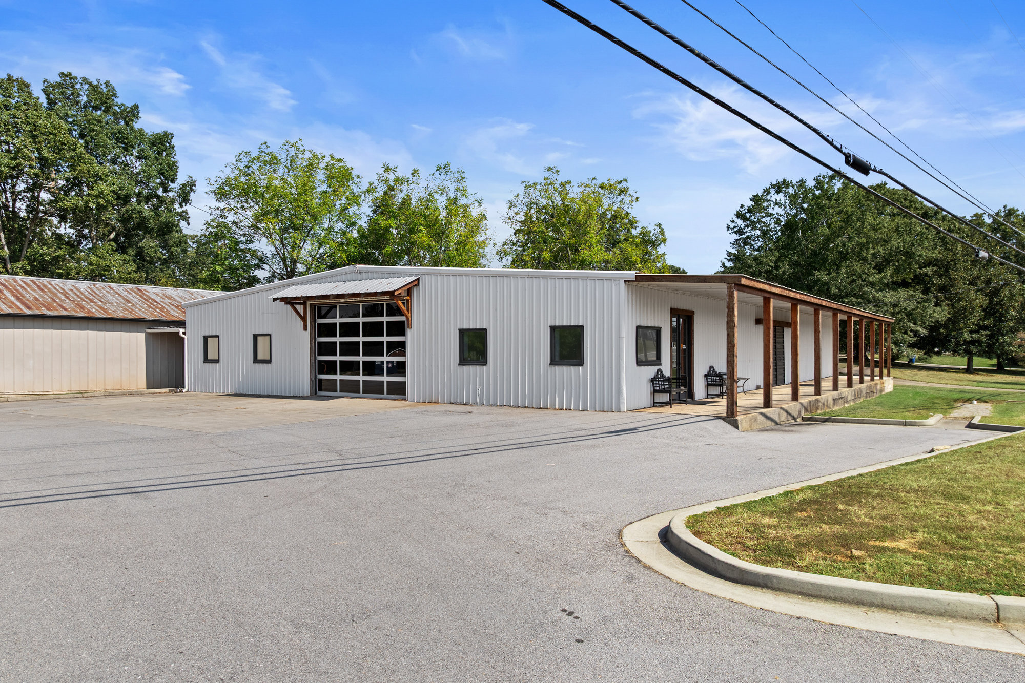 983 W Shadburn Ave, Buford, GA for lease Building Photo- Image 1 of 2