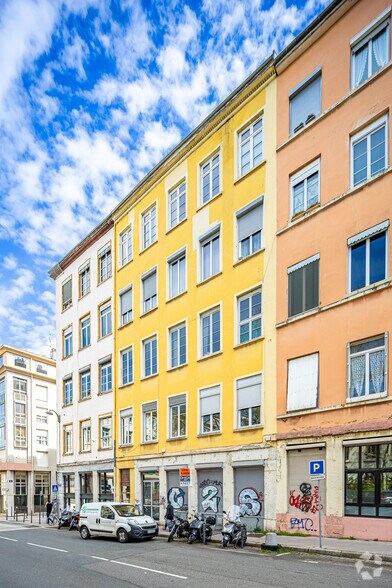 in Lyon for sale - Primary Photo - Image 1 of 1