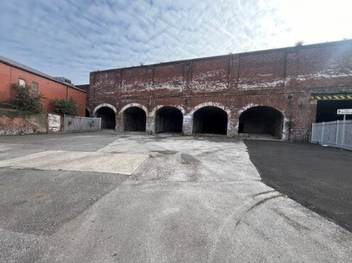 1-6 Love Ln, Wakefield for lease - Primary Photo - Image 1 of 3