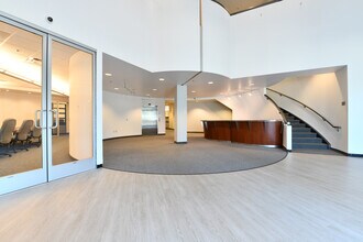 8211 S 48th St, Phoenix, AZ for sale Interior Photo- Image 2 of 12