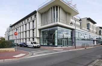 Rue Jean Mermoz, Maisons-Laffitte for lease Building Photo- Image 1 of 16