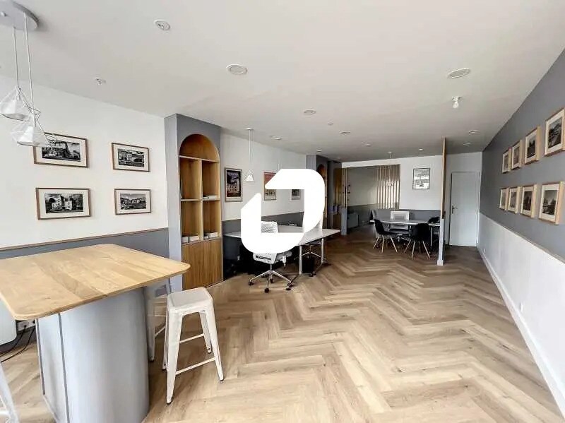 Office in Pontoise for lease Interior Photo- Image 1 of 7