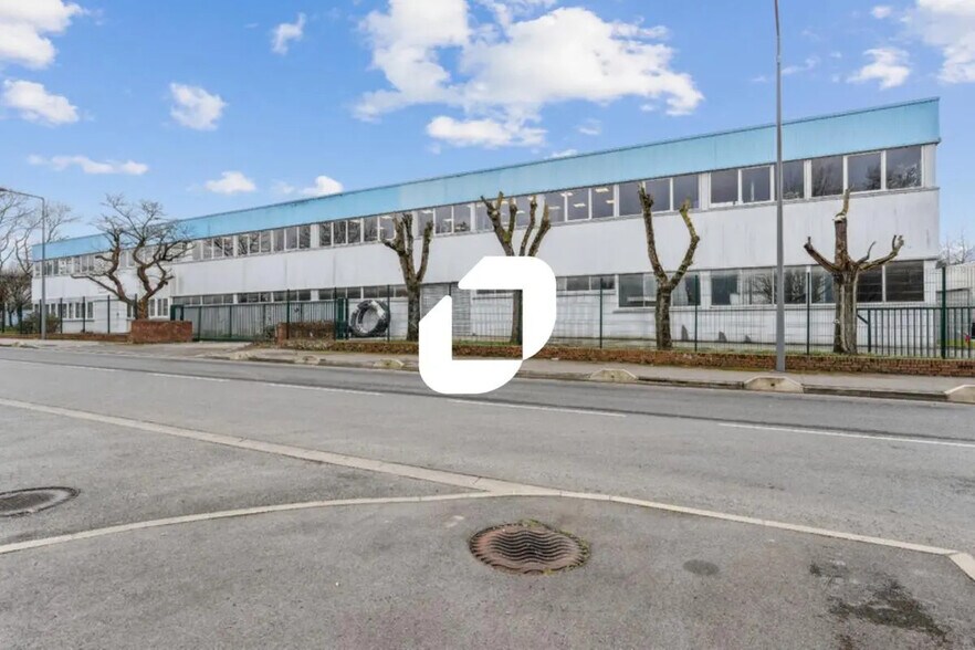 Flex in Noisy-le-Grand for lease - Building Photo - Image 1 of 14