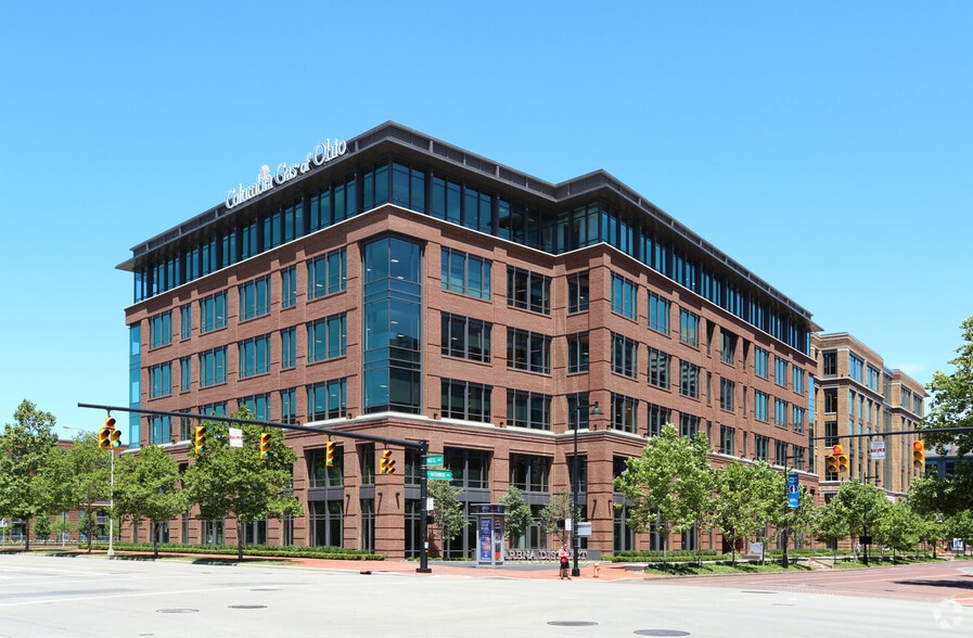 220-290 W Nationwide Blvd, Columbus, OH for lease - Building Photo - Image 2 of 8