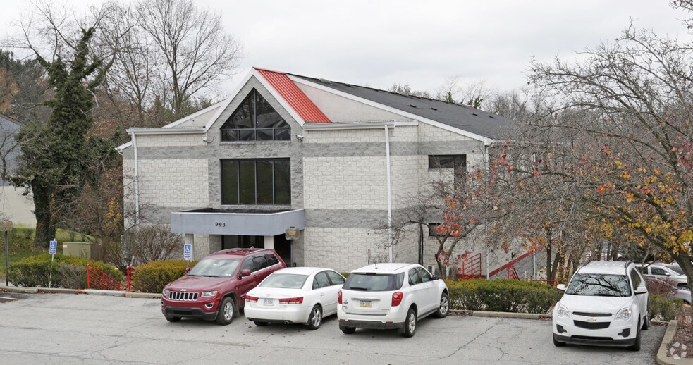 993 Brodhead Rd, Coraopolis, PA for sale - Building Photo - Image 1 of 1