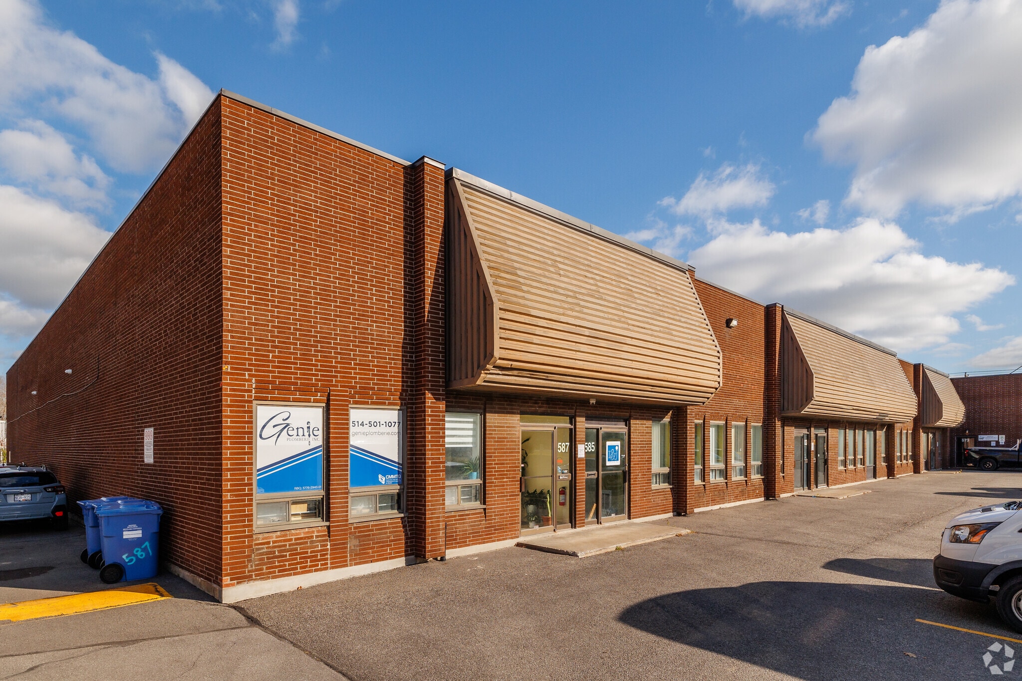 93-97 Boul Hymus, Pointe-claire, QC for lease Primary Photo- Image 1 of 4