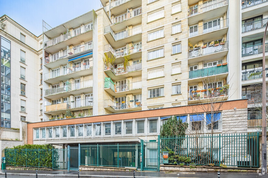 73 Rue Saint-Fargeau, Paris for sale - Building Photo - Image 2 of 4