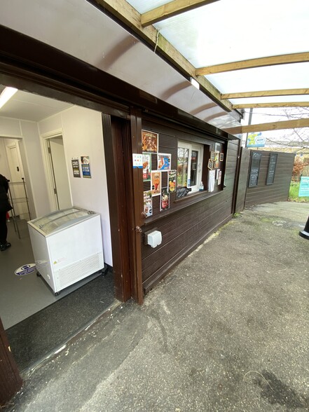 Mile End Playground, Locksley St, London for lease - Interior Photo - Image 3 of 6