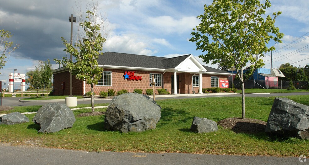 703 Troy Schenectady Rd, Latham, NY for sale - Primary Photo - Image 1 of 1