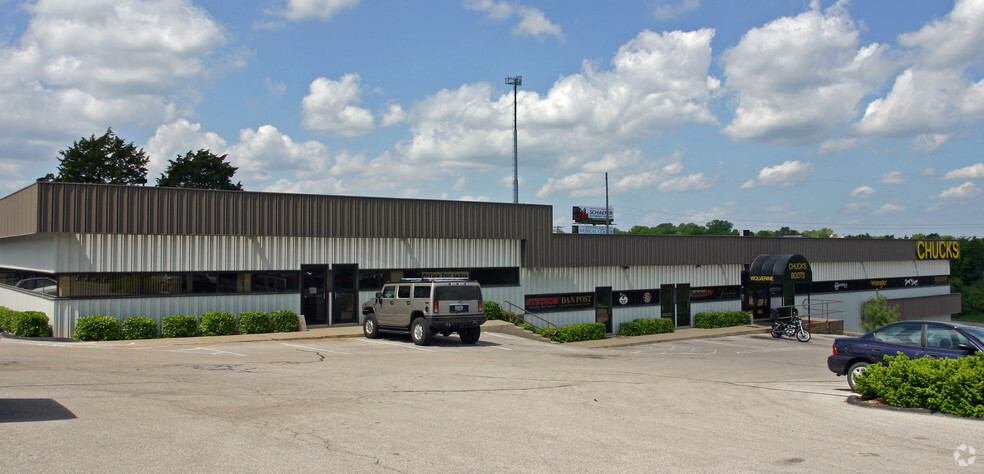 300 Biltmore Dr, Fenton, MO for lease - Building Photo - Image 3 of 14