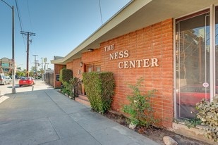 8512 Whitworth Dr, Los Angeles CA - Loft